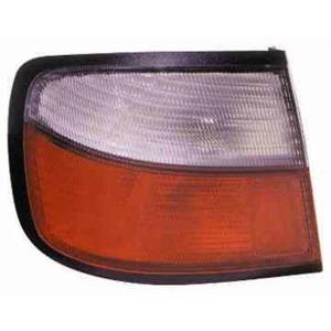 Nissan Achterlicht links tot 5e maand 1999 4-deurs WIT/ROOD