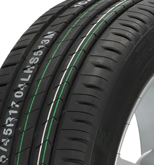 Kumho Ecsta HS51