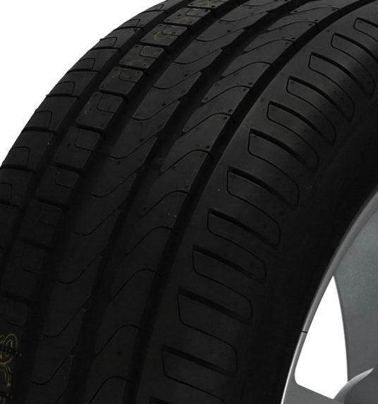 Pirelli Cinturato P7 235/40R19