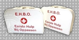 Geboortexpress.nl Koffertje met naam wit E H B Oppassen 3 maten