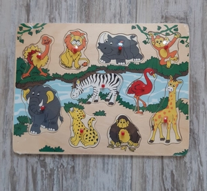 Geboortexpress.nl Houten puzzel wilde dieren / rivier plastic knop (met naam)