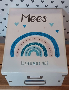 Geboortexpress.nl Geboortedoos met regenboog en naam - blauw