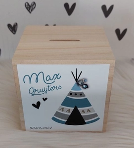 Geboortexpress.nl houten spaarpot met naam (en datum) tipi tent blauw
