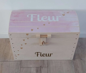 Geboortexpress.nl Schatkist met naam 'Brushpaint' hartjes diverse kleuren