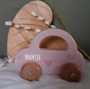 Geboortexpress.nl ''Label Label'' houten auto roze (met naam)