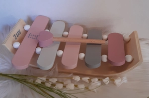 Geboortexpress.nl ''Label Label'' houten xylofoon roze (met naam)
