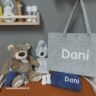 Keuze badcape of badjasje in meerdere kleuren Babytas met naam