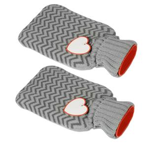 Inspirion Warmwaterkruik 2x stuks met hartje en pluche hoes - grijs - 0,75 liter -24 x 14 cm -