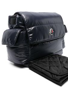 Moncler Enfant logo-patch padded changing bag - Blauw