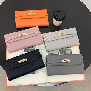 New boy 02 Vrouwen Zwarte Leren Turn Lock Leren Bifold Lange Portemonnee lichtgrijze kleur