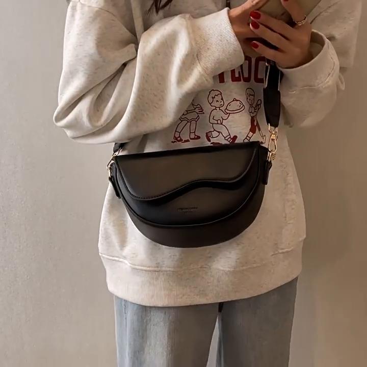 Molly Show Vrouwen Vintage Effen Kleur Flap Kleine Zadel Schouder Oksel Tas Mode PU Leren Brede Band Crossbody Tas 21x8x13cm zwart