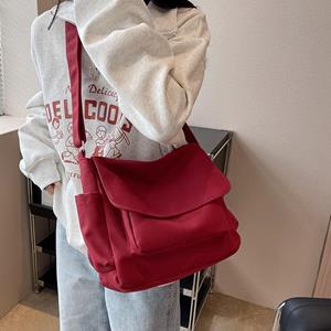 Sports Trend Bag Eenvoudige en effen kleur veelzijdige crossbody tas enkele schouder zeil tas mannen en vrouwen postbode tas one size rood