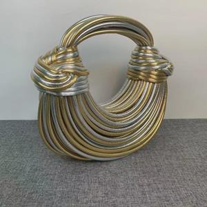 VantaGoods Premium gouden cross-border handtas voor dames - Niche geweven design messenger bag