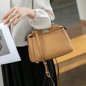 VantaGoods Dames Crossbody Handtassen van Echt Leer - Modieuze Schoudertassen van Koeienhuid 24x10x18 cm