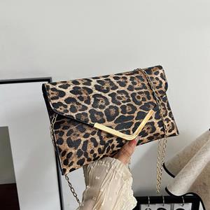 Warm clothes family Getextureerde luipaardprint tas Europese en Amerikaanse mode eenvoudige schoudertas 2024 zomer gepersonaliseerde dames envelop schuine span tas
