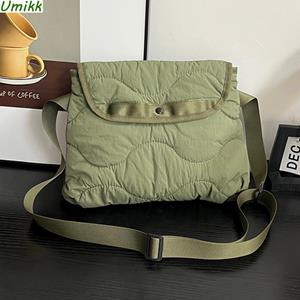 Warm clothes family Vrouwen Mode Messenger Bag Grote Capaciteit Gewatteerde Puffer Schoudertas Eenvoudige Cloud Sling Bag Effen Kleur Outdoor Reistas oranje
