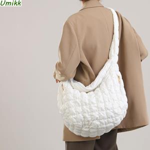 Warm clothes family Gewatteerde geplooide crossbodytas voor dames Puffer gewatteerde schoudertas Gerimpelde Cloud Bubbles damestas Nylon grote shoppertas