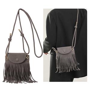 Warm clothes family Fringe Design Crossbody Schoudertas met Verstelbare Band Leren Schoudertas Kwast Veelzijdig voor Vrouwen voor Herfst en Winter donkergrijze kleur