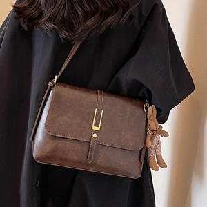 Warm clothes family Grote tas, dames messenger bag 2024 nieuwe herfst en winter retro veelzijdige schoudertas, populaire kleine vierkante tas dit jaar