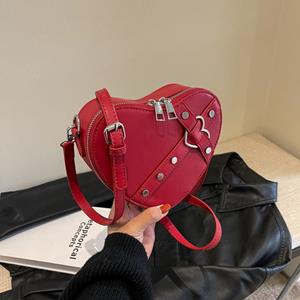 Warm clothes family Vintage Y2K Kleine Ketting Rivet Schoudertas Hartvormige Handtas Handtas Rood PU Leer Gothic Tote Bag Mode Vrouwen Crossbody Tas
