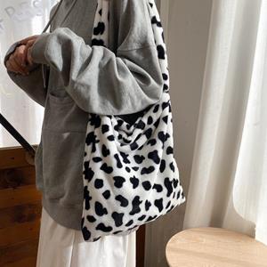 Sports Trend Bag Harajuku koe crossbody tas dames herfst en winter Japanse pluche fluwelen chique honderd met schattige studenten kleine tassen One size zwart