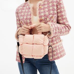 Sports Trend Bag Schoudertas van verenkatoen, eenvoudige zachte crossbodytas, vierkante gevulde schoudertas voor dames koffie