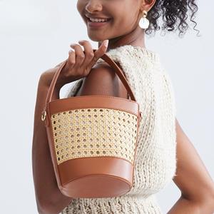 Sports Trend Bag Handgemaakte geweven rotan emmer tas dames strandvakantie skelet trekkoord handtas schouder crossbody tas zwart