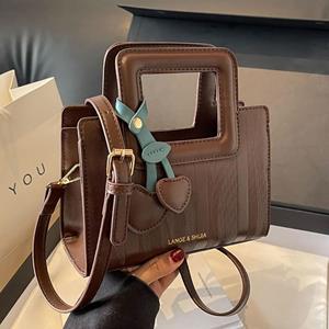 Fancy Lady Modieuze en eenvoudige draagbare kleine tas voor vrouwen 2024 Nieuwe Niche Commuter Bag Retro Veelzijdige Enkele Schouder Crossbody Tas one size rood