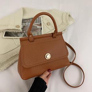 Fancy Lady 2024 Effen kleur PU Trendy persoonlijkheid Dagelijks woon-werkverkeer Kleine tas Eenvoudige en stijlvolle schoudertas Crossbodytas Metalen gesp Damestas bruin
