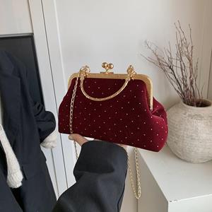Best Shoe Boutique 2024 herfst nieuwe gepersonaliseerde mode banket handtas tas dames eenvoudige buitenlandse stijl ketting enkele schouder crossbody shell tas zwart