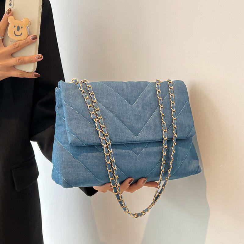 BR43FN Mode Zomer Jeans Denim Tassen Schouder Crossbody Tas Vrouwen Canvas Meisje Ketting Handtas Luxe Designer Gewatteerde Tote Tassen 30x8x19.5cm lichtblauwe kleur