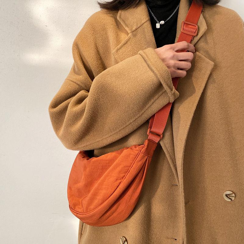 YJSTY Eenvoudig ontwerp Vrouwen Messenger Bag Mode Dames Nylon Hobos Kleine Schoudertassen Vintage Vrouwelijke Meisjes Portemonnee Stoffen Handtassen beige