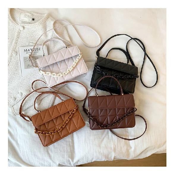 Enjoytime H Solide geruite crossbodytassen voor vrouwen, kettingdecoratie mode schoudertas dames handtas voor dagelijks gebruik lichtbruine kleur