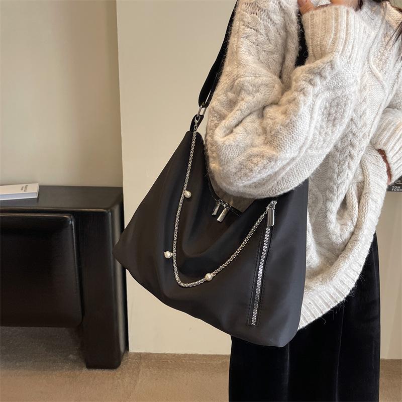 Kuluosidi Chain Nylon Bag Dames Schoudertas met grote capaciteit zwart