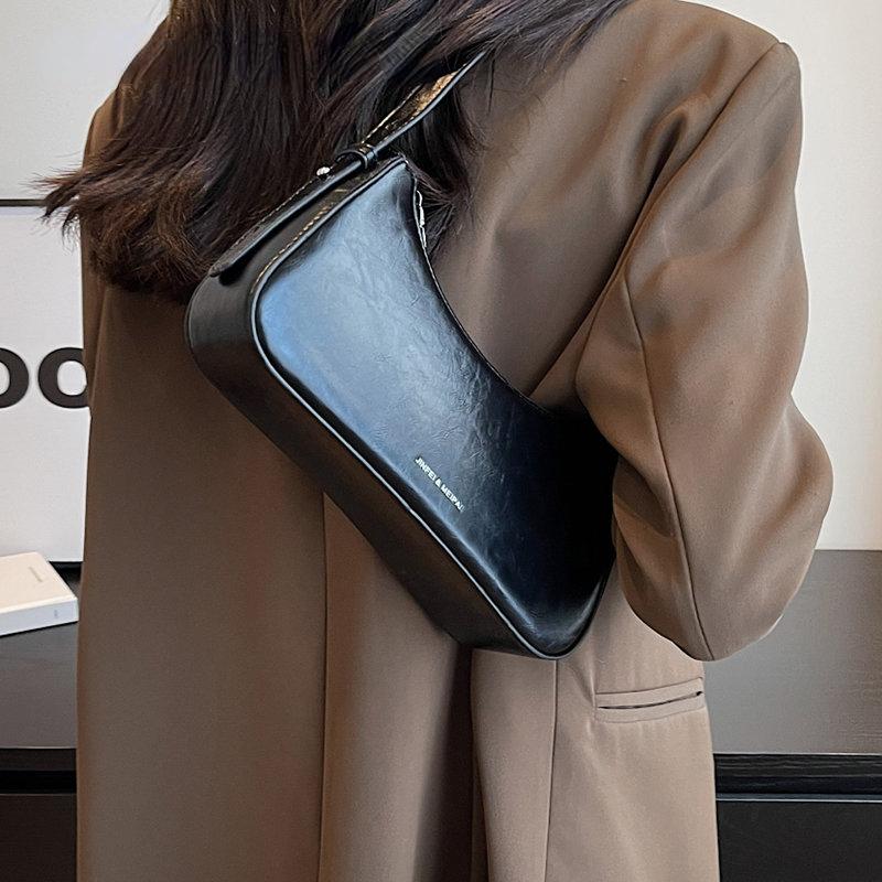 RUWB BAGS Kleine schattige schoudertassen voor dames onder de oksels 2024 Winter Trend Design leren handtassen en portemonnees Zilveren handtas zwart