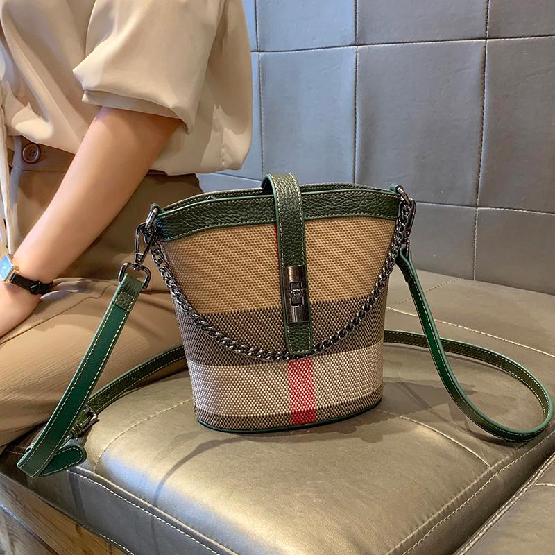 AMONCHY Nieuwe Mini Plaid Schoudertassen Voor Vrouwen Designer Merk Traliewerk Kleine Handtas Crossbody Tas Kettingslot Dames Emmer Zakken Portemonnees donkergroene kleur