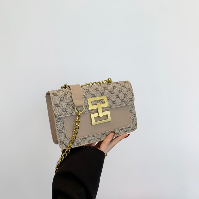 A fashionable clothing Vrouwen retro niche commuter ketting kleine tas vrouwen 2024 lente nieuwe mode schouder messenger tas kleine vierkante tas