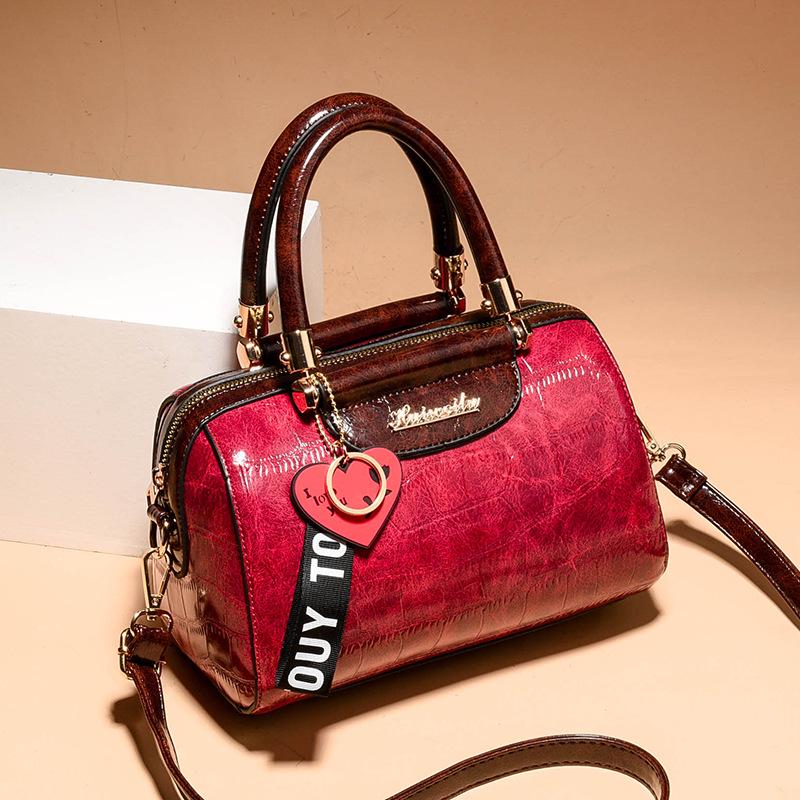 NK39UR PU leren crossbody tassen voor dames schoudertas met hart hanger tas 24*14*15cm wijnrode kleur