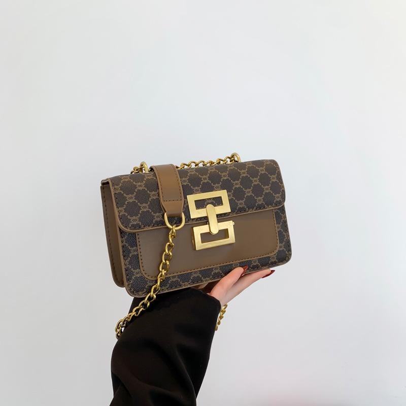 Best Fashion Pavilion Vrouwen retro niche commuter ketting kleine tas vrouwen 2024 lente nieuwe mode schouder messenger tas kleine vierkante tas