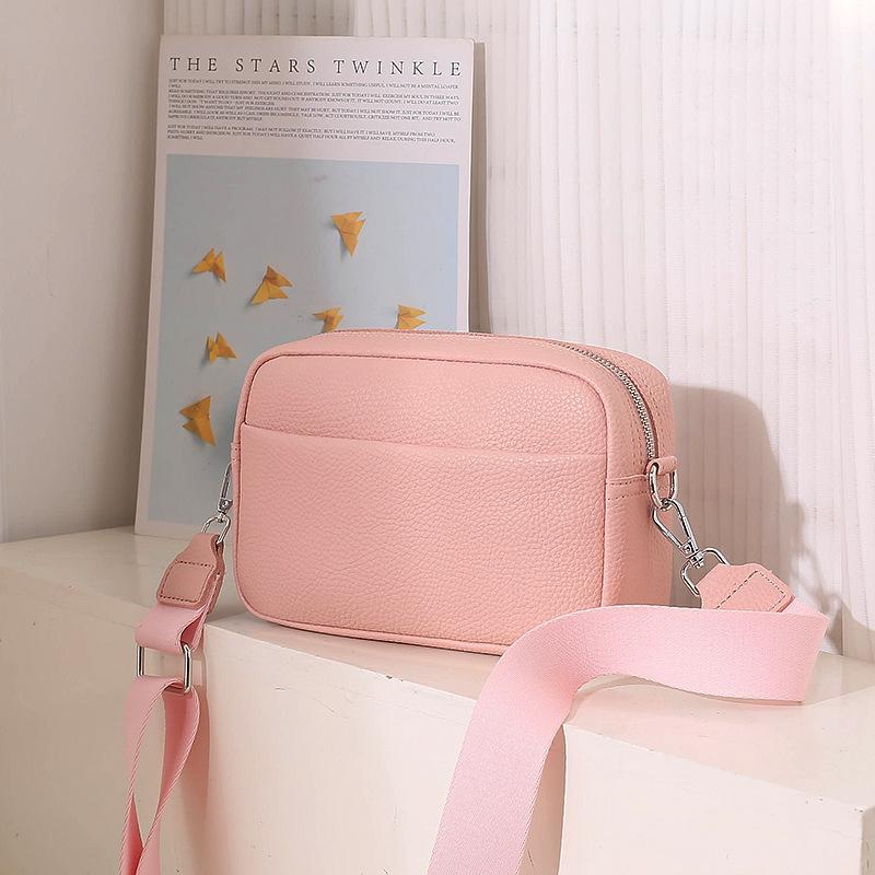 Yogodlns Nieuwe Mode PU Lederen Vierkante Schoudertas Dames Brede Band Kleine Flap Crossbody Tas 23x7x14cm roze