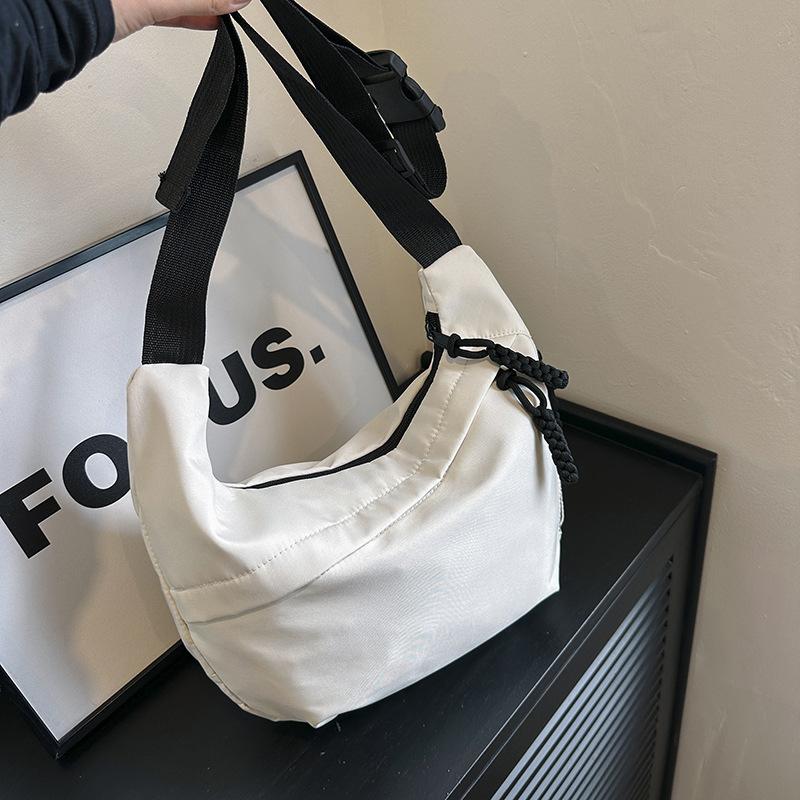 Mango Event Nylon Crossbody Tassen met Grote Capaciteit Nieuwe Casual en Veelzijdige Commuting Schoudertas Lichtgewicht Sport Crossbody Hobo Tas wit