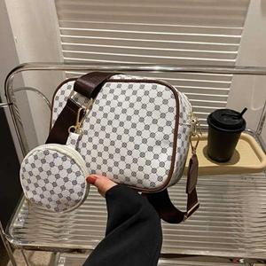 Yogodlns Vintage Patroon Crossbody Tassen voor Dames Schoudertas Trend Kleine Portemonnee en Handtas Luxe Designer Vrouwelijke Vierkante Tas 19.5x7.5x15.5cm wit