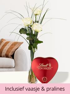 Drie witte rozen inclusief glasvaas en Lindt Pralines | Rozen online bestellen & versturen | .nl