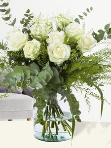 Surprose 10 witte rozen met eucalyptus | Rozen online bestellen & versturen | .nl