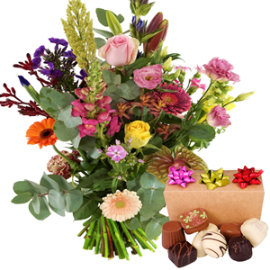 Boeketcadeau Bloemen tuinboeket met bonbons bestellen