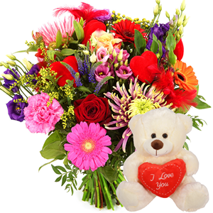 Boeketcadeau Moederdag boeket bont met hartjes en I Love you knuffelbeer