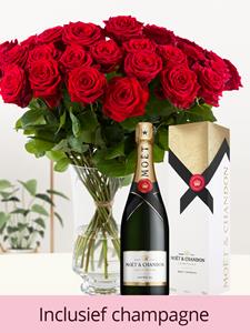 Surprose 30 rode rozen met Moët & Chandon champagne Brut in geschenkdoos