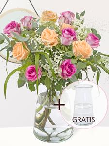 Surprose Gemengd rozenboeket roze-zalm + gratis glasvaas