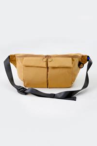 Embassy of Bricks and Logs Damen vegan Tobe Combat Bag Dunkelgelb