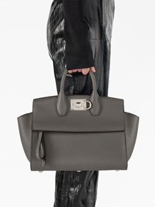 Ferragamo Studio bucket-tas met logo - Grijs